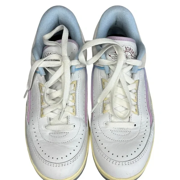 Jordan Women’s White and Blue Sneakers Size 8 - Picture 3 of 10